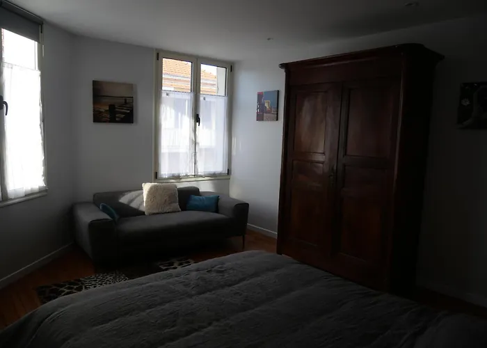 Apartment T5 110 M2 Climatise Neuf, A 3 Minutes Des Plages, Des Rues Pietonnes *