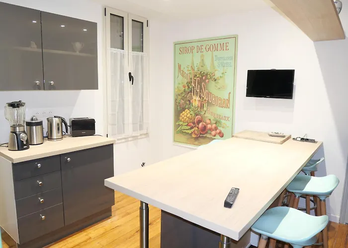 T5 110 M2 Climatise Neuf, A 3 Minutes Des Plages, Des Rues Pietonnes *