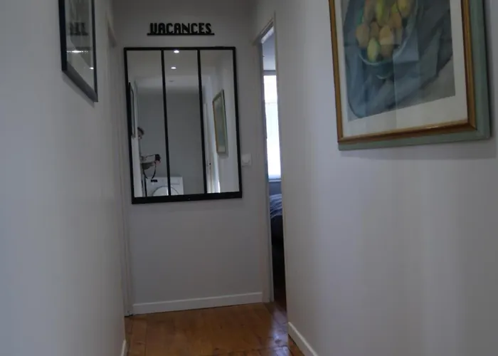 T5 110 M2 Climatise Neuf, A 3 Minutes Des Plages, Des Rues Pietonnes